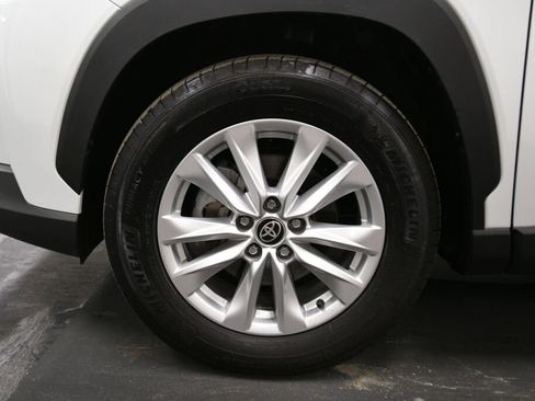 Certified 2023 Toyota Corolla Cross LE image 33