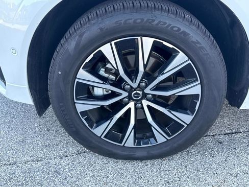 Used 2025 Volvo XC60 B5 Plus image 10