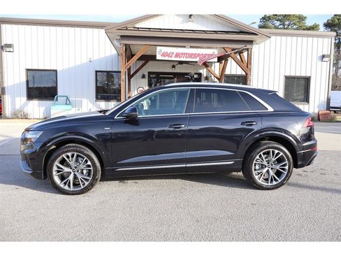 Used 2021 Audi Q8 Premium Plus w/ Premium Plus Package image 2