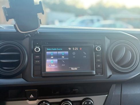 Used 2018 Toyota Tacoma SR image 17