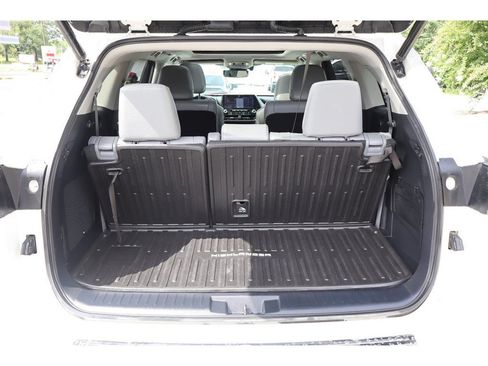 Used 2021 Toyota Highlander Platinum FWD image 6