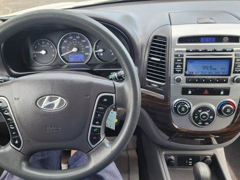 Used 2010 Hyundai Santa Fe GLS FWD image 17