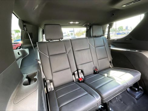Used 2022 Cadillac Escalade Premium Luxury w/ Performance Package AWD/4WD image 28