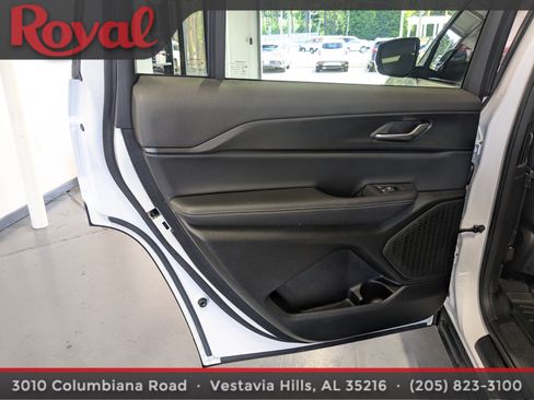Used 2024 Jeep Grand Cherokee L Altitude RWD image 15