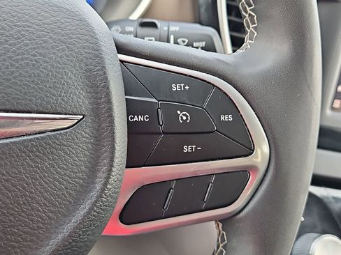 Used 2023 Chrysler Voyager LX image 25