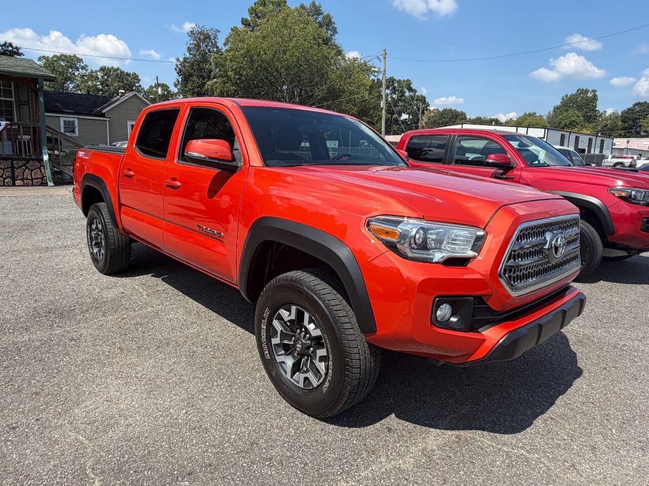 Used 2017 Toyota Tacoma TRD Off-Road w/ Tow Package (A/T) AWD/4WD image 2