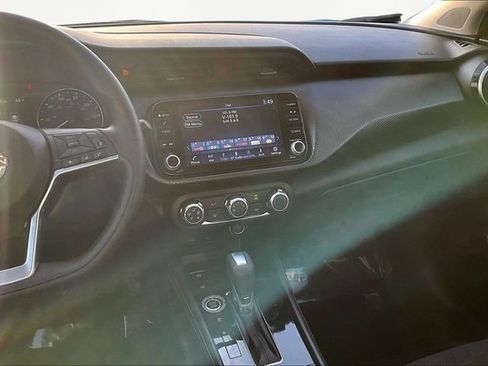 Used 2024 Nissan Kicks SV image 9