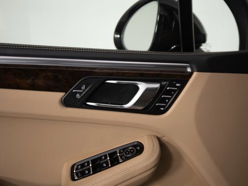 Certified 2024 Porsche Macan S image 19