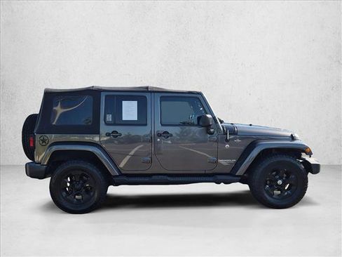 Used 2016 Jeep Wrangler Unlimited Sahara w/ Connectivity Group AWD/4WD image 4