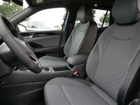 New 2025 Volkswagen Tiguan SE R-Line image 4