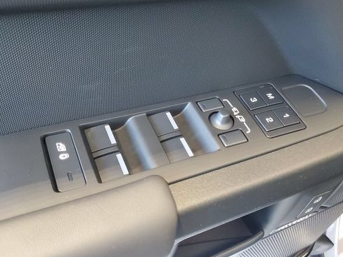 Certified 2025 Land Rover Defender 110 AWD/4WD image 10