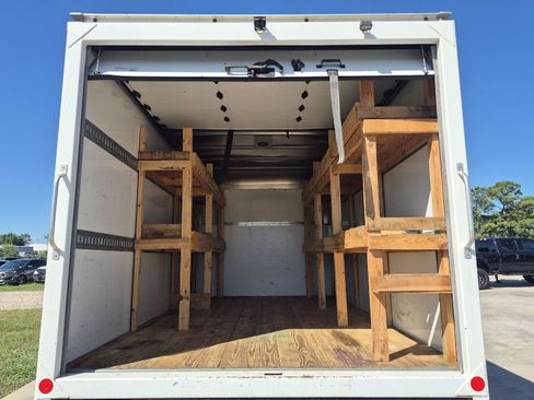 Used 2024 Ford E-450 and Econoline 450 Super Duty w/ Driver's Safety Package RWD image 7