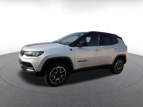 Used 2025 Jeep Compass Trailhawk image 8