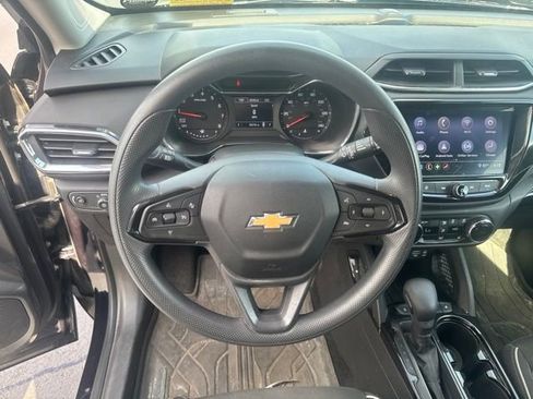 Certified 2021 Chevrolet TrailBlazer LT w/ Convenience Package FWD image 9