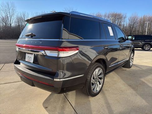 Used 2023 Lincoln Navigator Reserve image 5