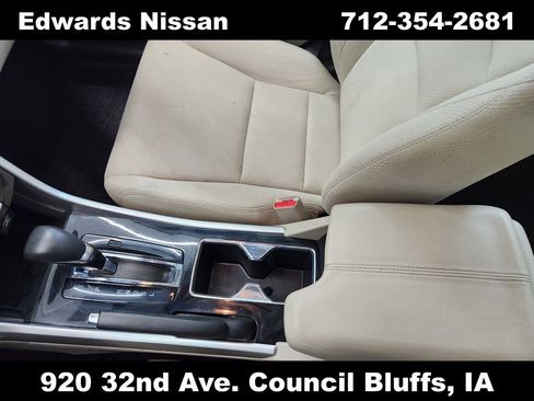 Used 2017 Honda Accord EX image 31