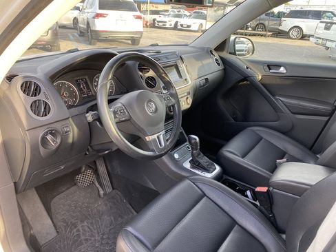 Used 2016 Volkswagen Tiguan S image 11