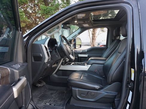 Used 2020 Ford F250 Lariat w/ Lariat Ultimate Package AWD/4WD image 2
