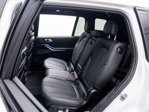 Used 2024 BMW X7 xDrive40i w/ M Sport Package image 16