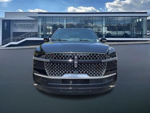 New 2026 Lincoln Navigator Reserve AWD/4WD image 2