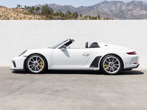 Certified 2019 Porsche 911 Speedster RWD image 2