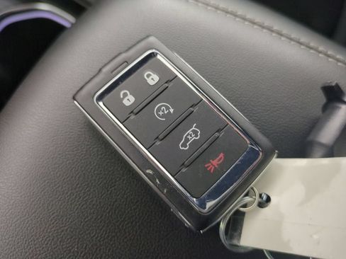 Used 2025 Jeep Grand Cherokee Laredo w/ Luxury Tech Group I AWD/4WD image 37
