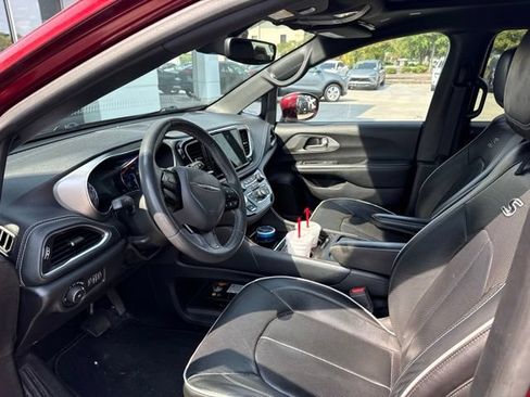 Used 2022 Chrysler Pacifica Limited w/ S Appearance Package FWD image 7