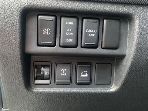 Used 2018 Nissan Titan PRO-4X w/ Pro-4x Convenience Package image 11