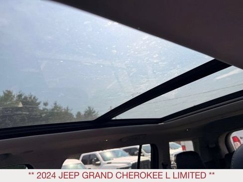 Used 2024 Jeep Grand Cherokee L Limited w/ Black Appearance Package AWD/4WD image 16