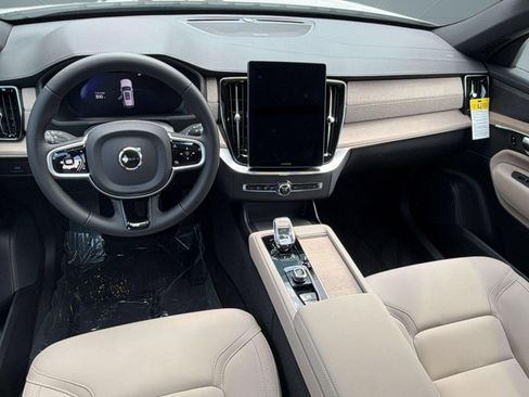 New 2026 Volvo XC90 B6 Plus w/ Protection Package Premier AWD/4WD image 15