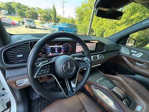 Used 2024 Mercedes-Benz GLE 350 4MATIC image 11