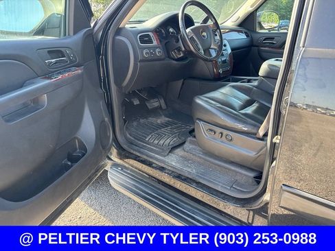 Used 2013 Chevrolet Suburban LT w/ Luxury Package AWD/4WD image 10