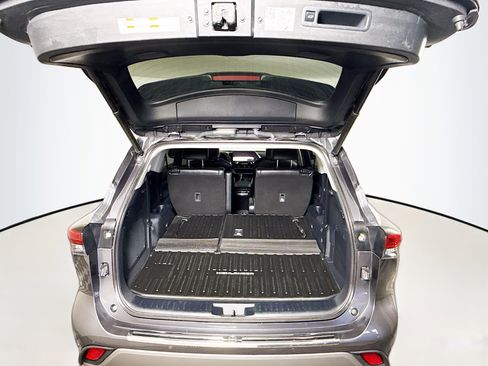Used 2023 Toyota Highlander Platinum AWD/4WD image 25