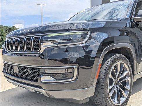 Used 2022 Jeep Wagoneer Series III w/ Premium Group I AWD/4WD image 12