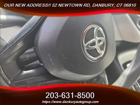 Used 2021 Toyota Corolla LE image 7