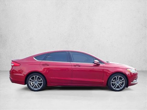 Used 2017 Ford Fusion SE w/ Equipment Group 201A FWD image 5