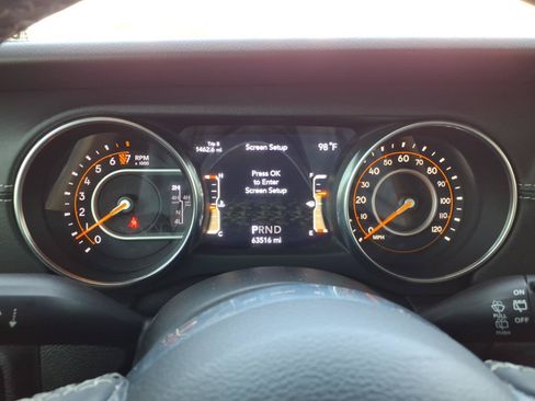 Used 2019 Jeep Wrangler Unlimited Sahara w/ Quick Order Package 24M Moab AWD/4WD image 21