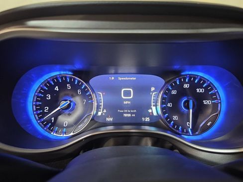 Used 2022 Chrysler Pacifica Touring-L FWD image 10