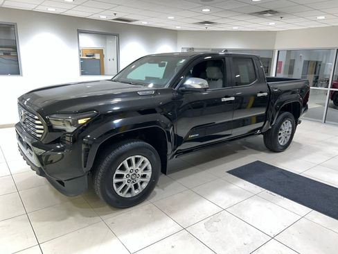 Used 2024 Toyota Tacoma Limited image 6