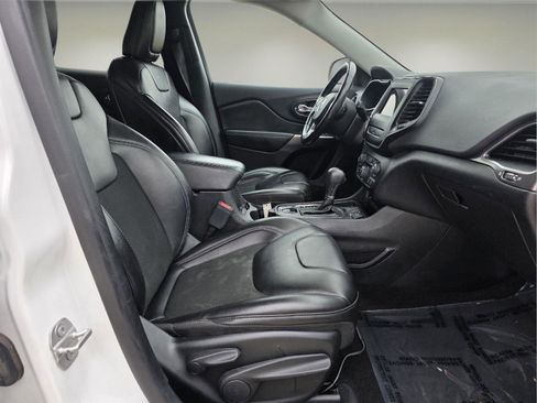 Used 2020 Jeep Cherokee Latitude Plus w/ Cold Weather Group image 24