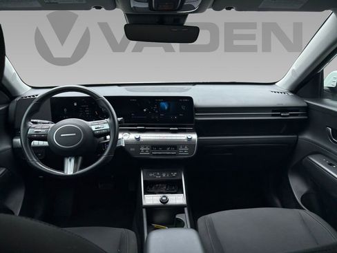 Used 2024 Hyundai Kona SEL w/ Convenience Package FWD image 2
