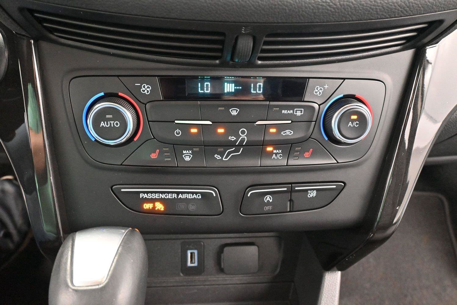 Used 2017 Ford Escape Titanium FWD image 26
