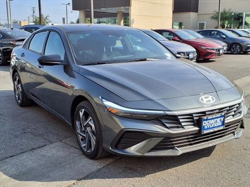 Certified 2025 Hyundai Elantra SEL image 3