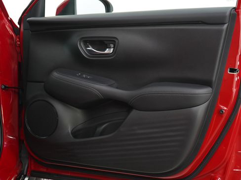 Used 2024 Honda HR-V EX-L image 11