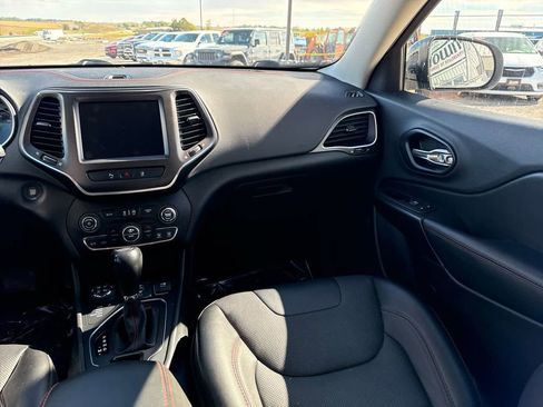 Used 2022 Jeep Cherokee Trailhawk w/ Premium Leather Package image 18