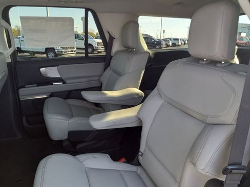 New 2025 Ford Expedition Active AWD/4WD image 13