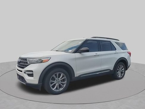 Used 2020 Ford Explorer XLT w/ Equipment Group 202A AWD/4WD image 5