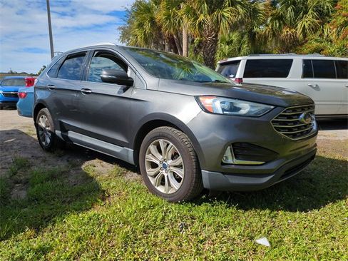 Used 2019 Ford Edge Titanium image 2