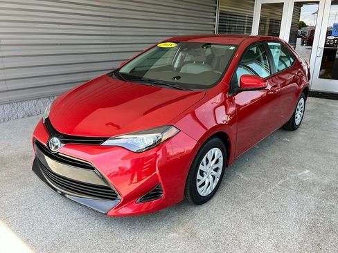 Used 2018 Toyota Corolla LE FWD image 12