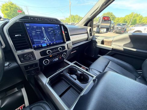 Used 2022 Ford F250 Lariat w/ Black Appearance Package AWD/4WD image 30
